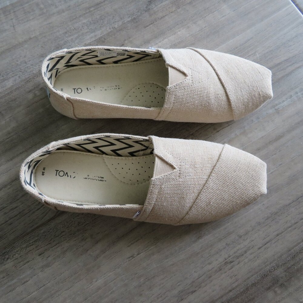 Tom`s Womens shoes wide 10 Natural Color light brown‎ In great condition slip on